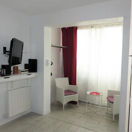 Lumineux Studio 5 Mn Plages Et Commerces - Centre-ville - Voiles Blanches Avec Ascenseur *